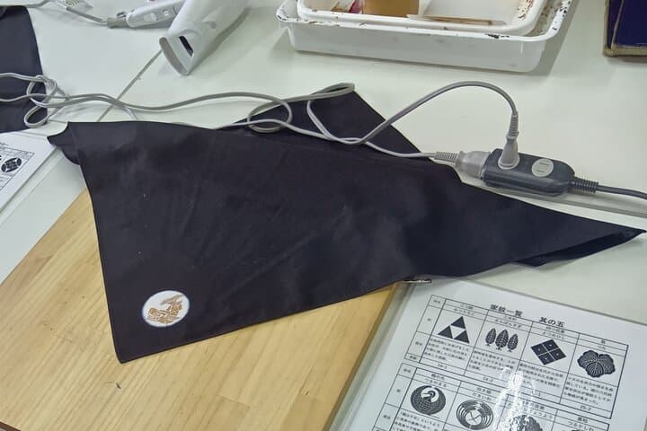 Nagoya Black Montsuki Dyeing: Family Crest Silk Printing — photo 4