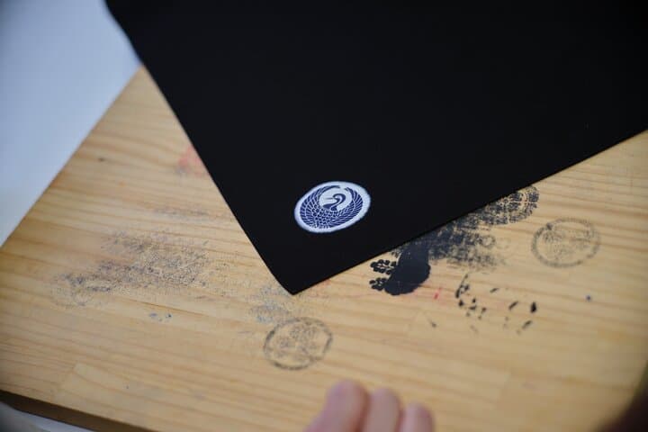 Nagoya Black Montsuki Dyeing: Family Crest Silk Printing — photo 5