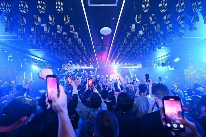 Osaka Dotonbori: GIRAFFE Nightclub Admission Ticket (For Foreign) — photo 9