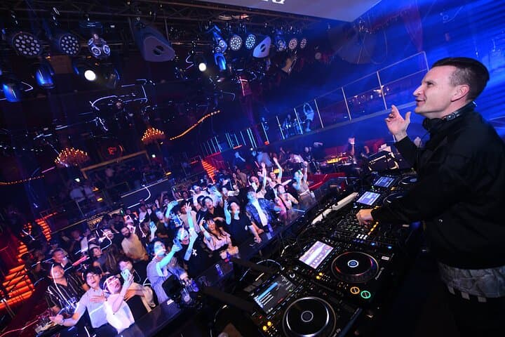 Osaka Umeda: PICCADILLY Live Show &Shisha& Nightclub Entry+Drink — photo 10
