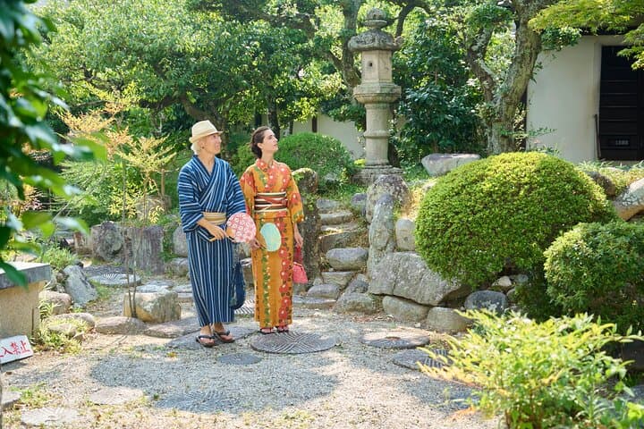 Osaka Kimono Photogenic Tour in Temple Town