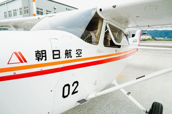 Osaka Private Cessna Flight Over Osaka Castle and UNESCO Sites — photo 11