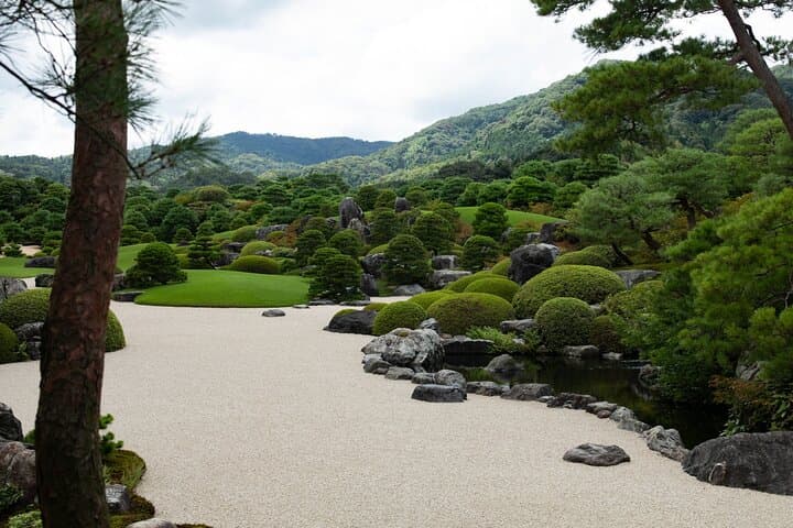 Art and Gardens of Sakaiminato by Private Car — photo 13