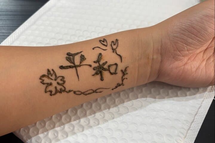 Japanese Kanji Henna Tattoo Experience — photo 4
