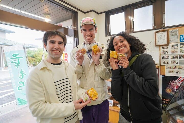Cultural Lakeside Walk at Mt. Fuji Sake Snacks and Crafts — photo 15