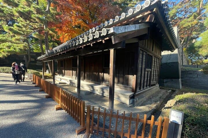 Private Guided Tour of Edo Castle Remains and East Gardens — photo 2