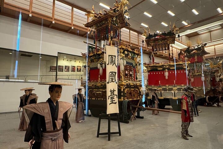 Takayama Early Morning Guided Walking Tour and Market Visit — photo 10