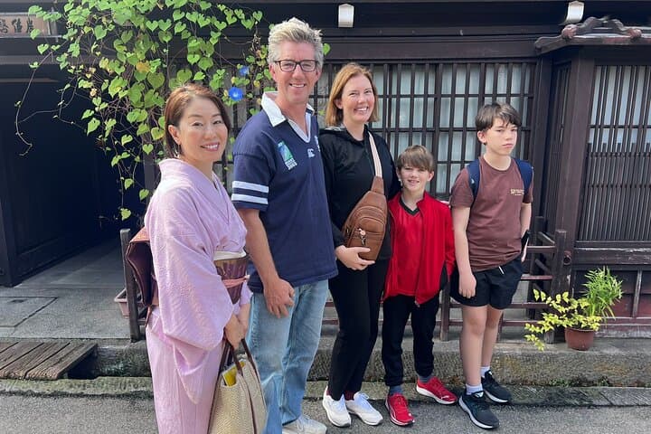 Takayama Early Morning Guided Walking Tour and Market Visit — photo 3