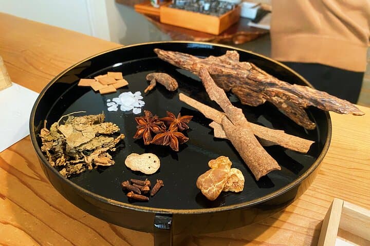 Tokyo: Incense Making Workshop and Drinking Matcha in Shibuya — photo 4