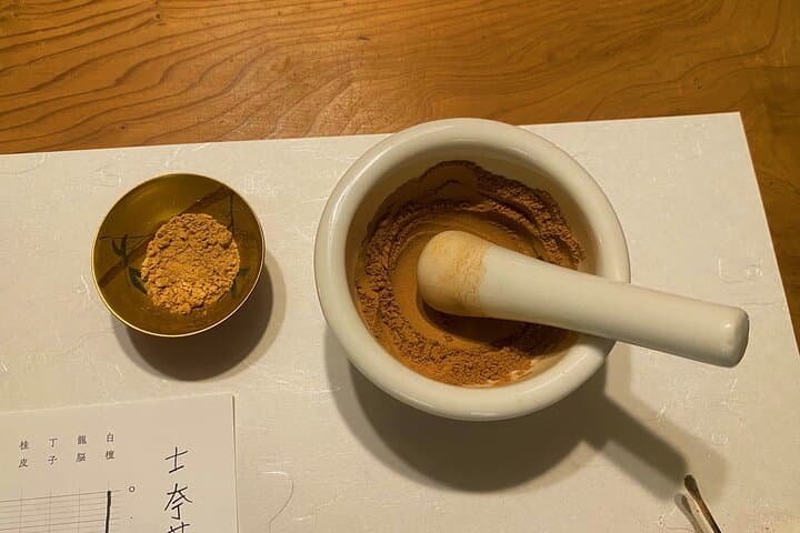 Tokyo: Incense Making Workshop and Drinking Matcha in Shibuya — photo 10