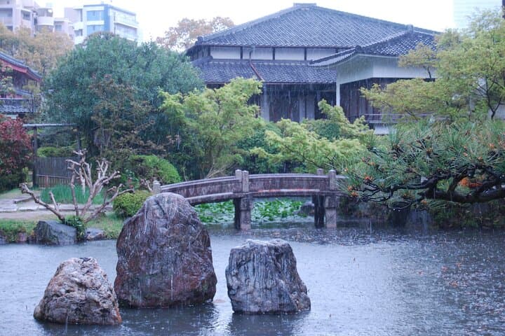 Osaka: Shitennoji Temple Private Tour with Entry Tickets — photo 3