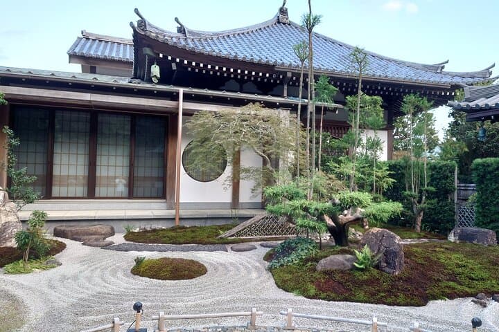 Kamakura Station Private Train Tour Experience — photo 4