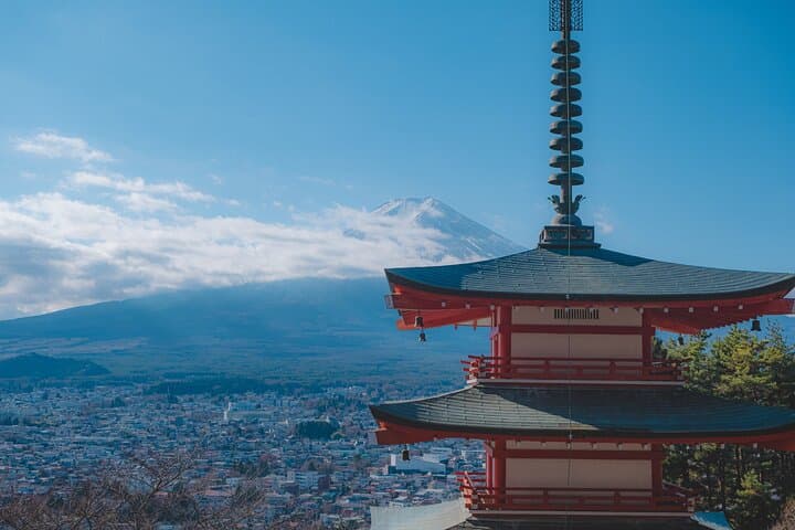 Mt. Fuji Scenic Tour: Lakes, Oshino Hakkai & Chureito PagodaTour — photo 1