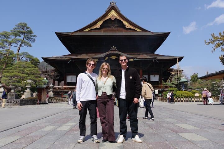 Snow Monkeys, Hokusai & Sake: A Perfect Day in Nagano — photo 4