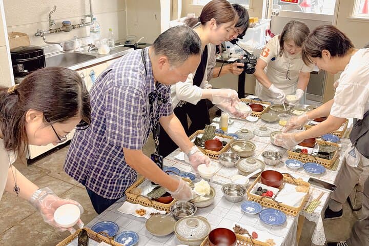Otaru Merchant Spirit Onigiri Class with a Seafood Expert — photo 3