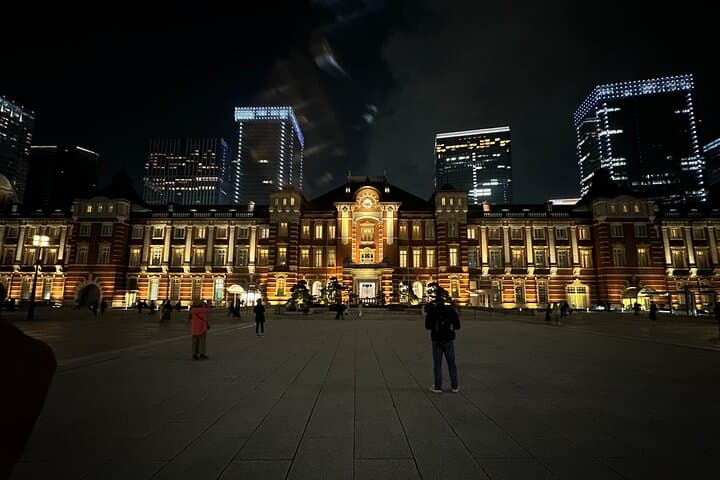 Imperial Palace Tokyo Station and Tsukiji Market Private Tour — photo 6