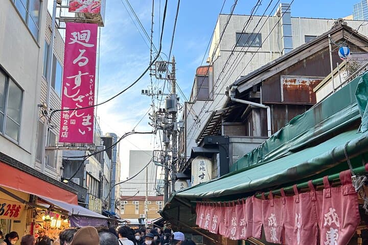 Imperial Palace Tokyo Station and Tsukiji Market Private Tour — photo 8