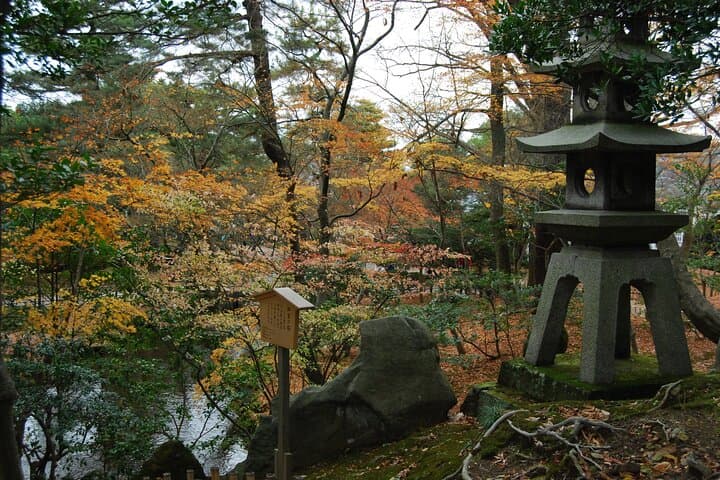 Kanazawa Half Day Private Tour, Garden, Castle, and Geisha — photo 2