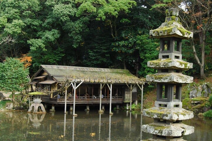 Kanazawa Half Day Private Tour, Garden, Castle, and Geisha — photo 6
