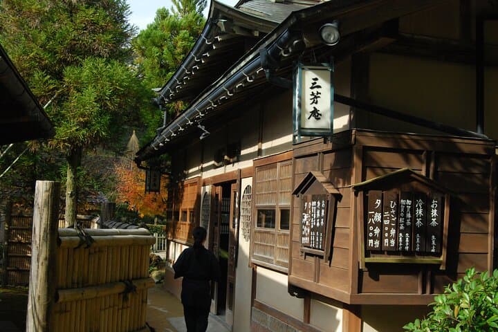 Kanazawa Half Day Private Tour, Garden, Castle, and Geisha — photo 7