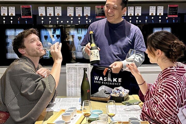 Tokyo Asakusa History Tour with Japanese Sake Tasting Experience — photo 2