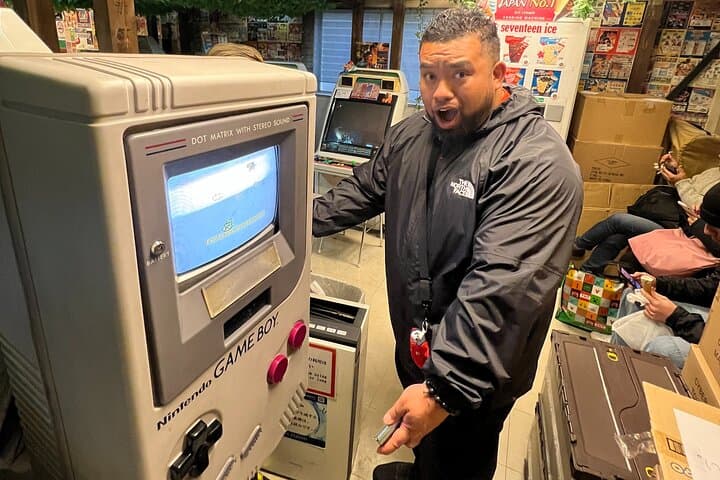 Akihabara Tour with Vintage Gaming Anime and Gachapon Experience — photo 6