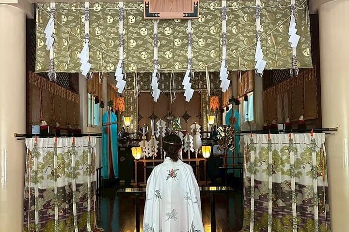 Kawasaki Shrine Experience: Miko & Shinto Priest Traditions — photo 7