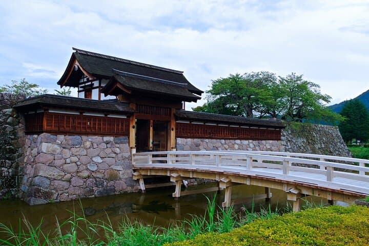 Matsushiro Samurai Town & Fruit Picking Day Tour from Nagano — photo 3