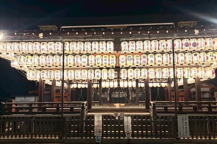 Kyoto night walk: Gion and Geisha district with local youth — photo 6