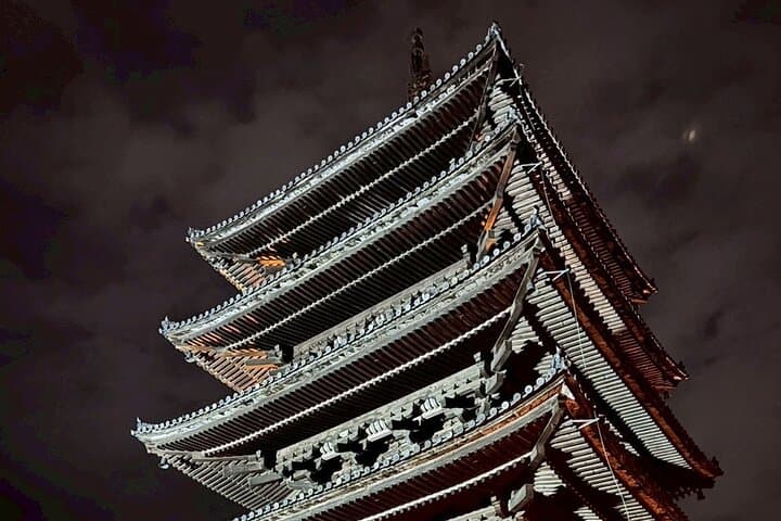 Kyoto night walk: Gion and Geisha district with local youth — photo 9