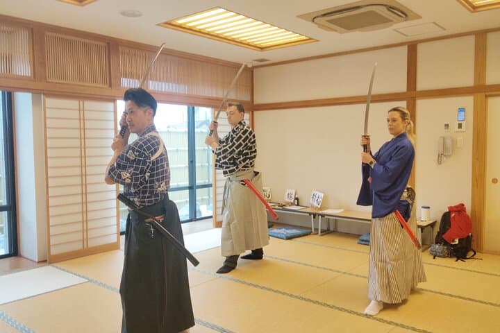 Tokyo Central Crossing, Samurai Sword Cutting and Kimono Photo — photo 1