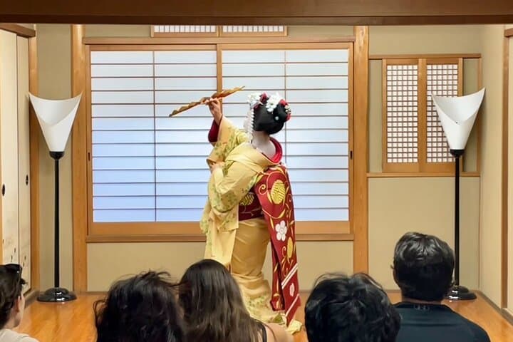 Kyoto Private Geisha Experience in an Exclusive Teahouse at Gion — photo 2
