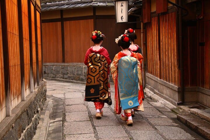 Kyoto Private Geisha Experience in an Exclusive Teahouse at Gion — photo 4