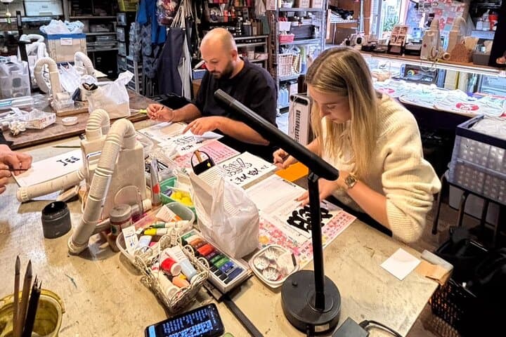 Tokyo Making a Lantern Workshop in Asakusa with a Craftsman — photo 3
