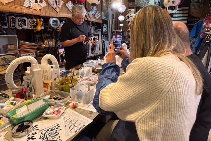 Tokyo Making a Lantern Workshop in Asakusa with a Craftsman — photo 4