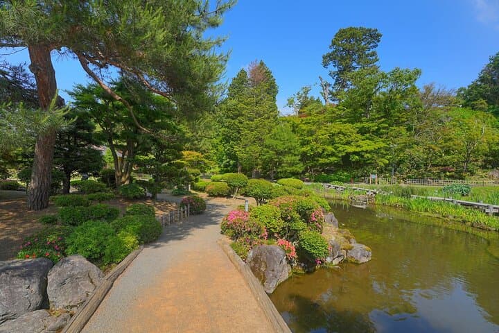 Private Aomori Shore Excursion Hirosaki Castle and Apple Hill — photo 3