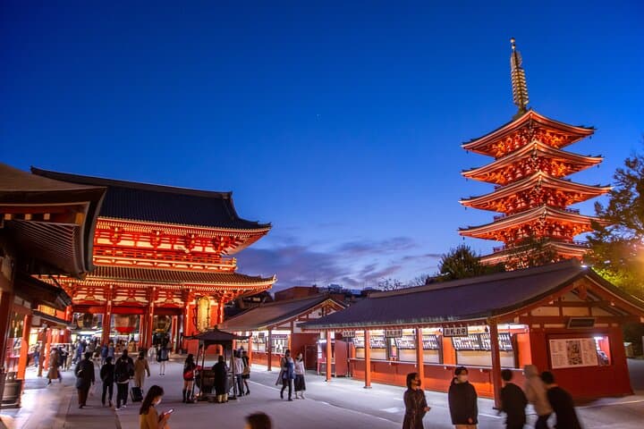 Traditional Neighborhoods and Historical Tours in Tokyo — photo 4