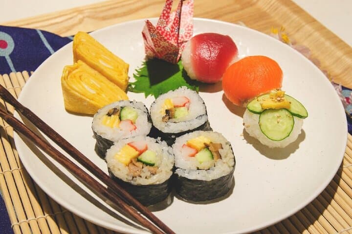 Tokyo Tsukiji Fish Market Tour and Sushi Making Lesson — photo 3