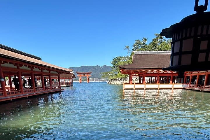 Hiroshima and Miyajima 6 Hour Private Tour with Spanish Guide