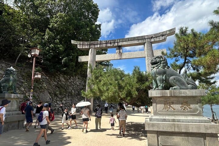 Hiroshima and Miyajima 6 Hour Private Tour with Spanish Guide — photo 6