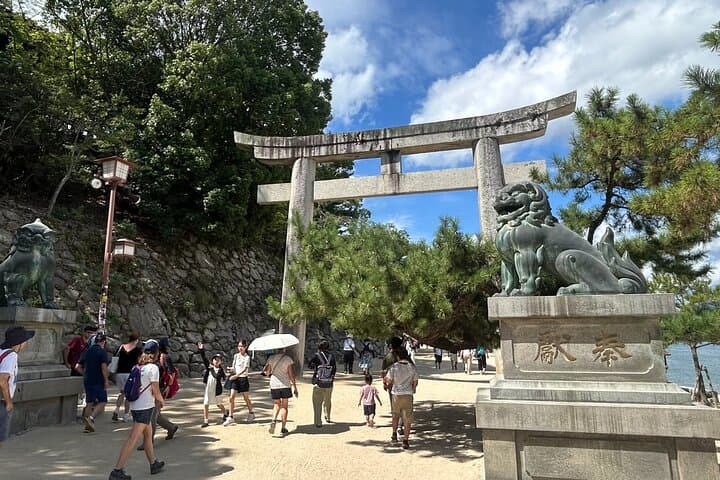 Hiroshima and Miyajima 6 Hour Private Tour with Spanish Guide — photo 7