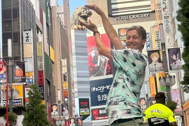 Tokyo: Private Shinjuku Tour - Golden Gai, Unlimited Sake — photo 10