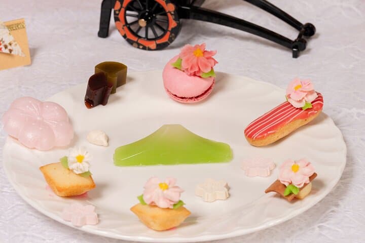 Sakura Wagashi Decoration and Matcha Experience in Asakusa,Tokyo — photo 5