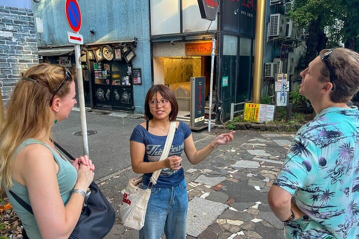 Tokyo: Private Shinjuku Tour - Golden Gai, Unlimited Sake — photo 8