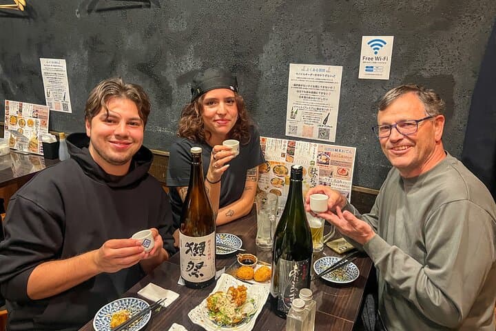 Tokyo: Private Shinjuku Tour - Golden Gai, Unlimited Sake — photo 7