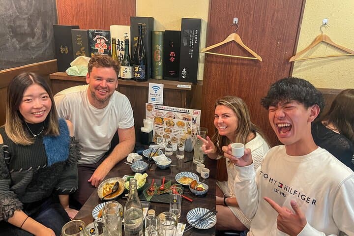 Tokyo: Private Shinjuku Tour - Golden Gai, Unlimited Sake — photo 6
