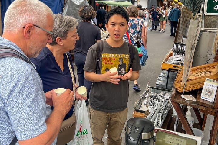 Tokyo: Private Tsukiji Street Food & Sake with Local Guide — photo 2