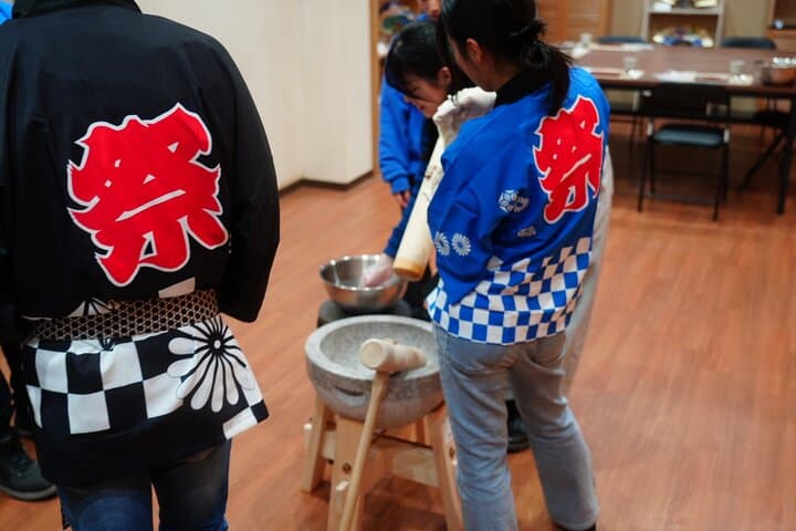 Mochi Pounding and Sushi Making Experience in Tokyo — photo 13