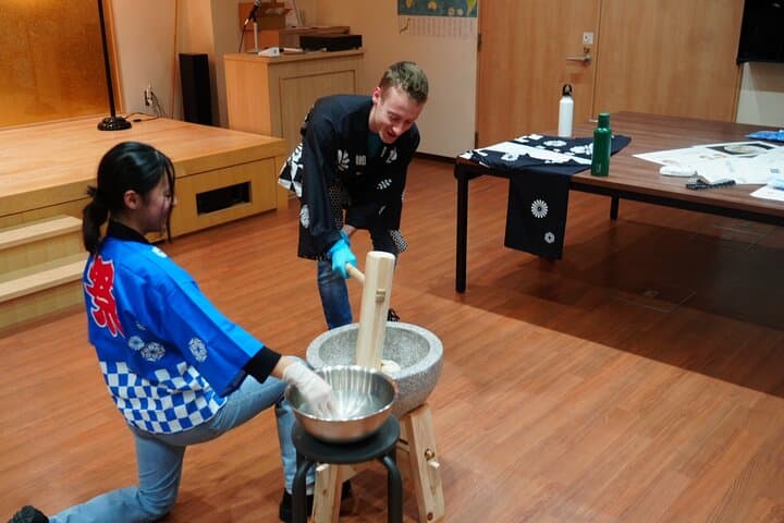 Mochi Pounding and Sushi Making Experience in Tokyo — photo 14