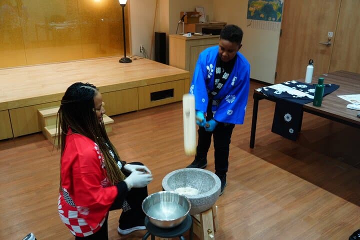 Mochi Pounding and Sushi Making Experience in Tokyo — photo 16